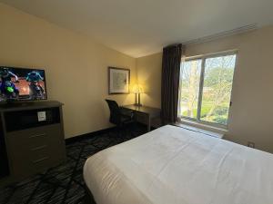 Μια τηλεόραση ή/και κέντρο ψυχαγωγίας στο Plymouth Bay Inn