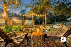Κήπος έξω από το Uhost AI - Get Cozy & Relax! 4BR, 2BA, Hot Tub