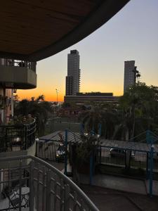 Solopgangen eller solnedgangen set fra lejligheden