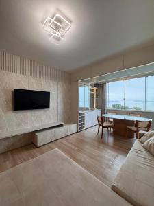 Μια τηλεόραση ή/και κέντρο ψυχαγωγίας στο Vista Mar Incrível