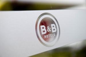 B&B HOTEL Paris Porte des Lilas的证书、奖牌、标识或其他文件