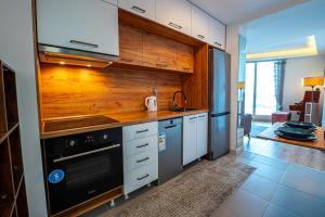 Fotografie z fotogalerie ubytování 19th Floor Piano Fitness and Spa Remote Work Apartment v destinaci Skopje