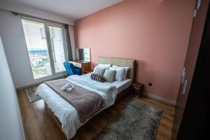 Fotografie z fotogalerie ubytování 19th Floor Piano Fitness and Spa Remote Work Apartment v destinaci Skopje