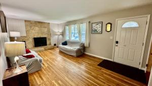 Giường trong phòng chung tại Spacious 4BR Retreat Near Idaho Falls Airport