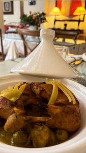 マラケシュにあるRiad authentique medinaの肉野菜一皿