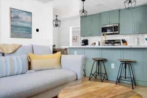 a living room with a couch and a kitchen at Old Town Stunner in Cottonwood