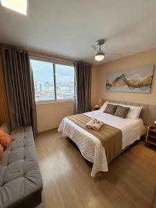 En eller flere senge i et værelse på 47A Studio Aconchegante no Brás - Com Piscina