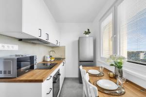 Η κουζίνα ή μικρή κουζίνα στο BNB Rezedova One Retreat