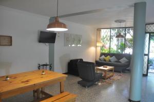 a living room with a couch and a table at Laureles, casa completa y amplia para grupos grandes in Medellín +17 photos