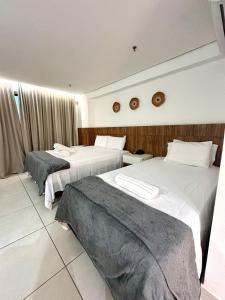une chambre d'hôtel avec deux lits dans une chambre dans l'établissement Davisis APT de Luxo, Piscina, Academia e Sauna, à Palmas 25 autres photos