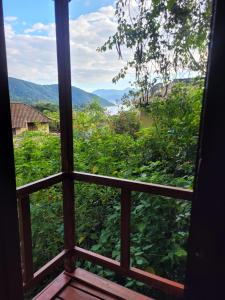 アングラ・ドス・レイスにあるCASA DA ILHA INN AND SPA Anexo2の窓