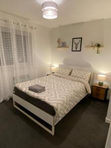Postel nebo postele na pokoji v ubytování Modern apartment in Glasgow West End, free parking + 23 fotografií
