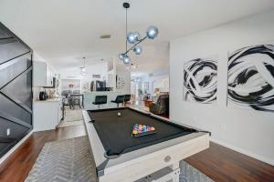 a living room with a pool table in it at BEST on the WEST Nr I295 DWTN Pet Frdly Games YRD in Jacksonville