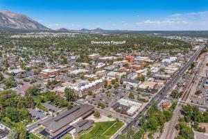 una vista aérea de la ciudad del hospital de Durham en High Country Rretreat, en Flagstaff 23 fotos más