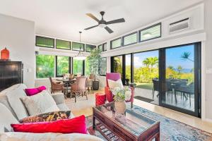 Posezení v ubytování Kapalua Ridge Villas 311 · KRV 311 Beautiful Kapalua Villa for W