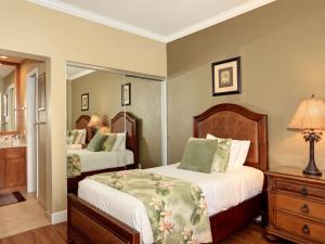 a bedroom with two beds and a mirror at Wailea Grand Champions 75 in Wailea +21 photos