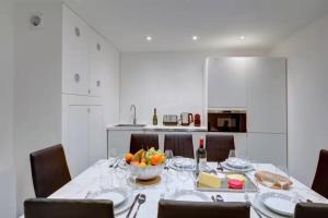 パリにあるWonderful apartment in Paris, near Notre Dame Cathedralのギャラリーの写真 +32枚の写真