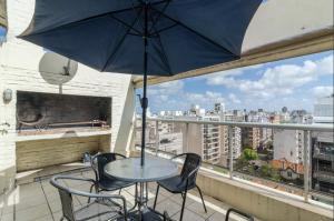 Μπαλκόνι ή βεράντα στο Apartamento en pocitos de 1 dormitorio con parrillero