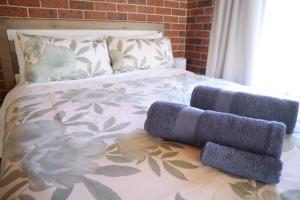 a bed with two towels on top of it at Bella Callala Holiday Home in Callala Bay