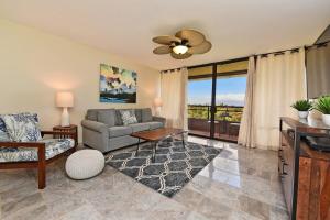 Khu vực ghế ngồi tại Kahana Villa E601 · KV E601 Updated 1BD Condo w AC Pool Sunset V