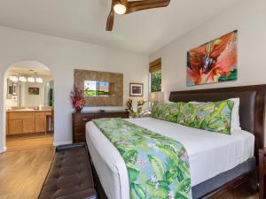a bedroom with a large bed and a bathroom at Wailea Grand Champions 159 in Wailea +30 photos