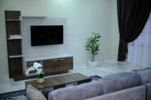 Μια τηλεόραση ή/και κέντρο ψυχαγωγίας στο Damai Guest House +11 φωτογραφίες