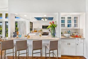 Η κουζίνα ή μικρή κουζίνα στο Kapalua Ridge Villas 1414 · KRV 1414 Remodeled 2BD Kapalua Vill