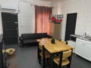 a kitchen with a table and chairs and a couch at Sin Permiso Hospedaje in San Fernando del Valle de Catamarca
