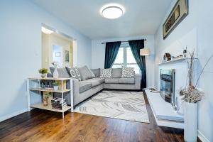 a living room with a couch and a tv at Winter Family Retreat-Snow Play & Ski Hills Nearby in Barrie