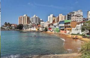 a view of a river with buildings and a beach at Casa Praia da Fonte in Guarapari