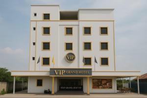 a white building with a vip grand hotel at VIP GRAND HOTEL- Nearby Trichy Airport & IIM University in Thondamannallūr