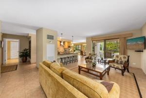 TV/trung tâm giải trí tại Kaanapali Alii 411 · ALII 411 Ground Floor 2BD at OceanFront Res