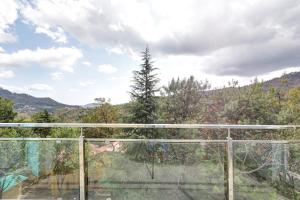 Nespecifikovaný výhled na hory nebo výhled na hory při pohledu z hotelu