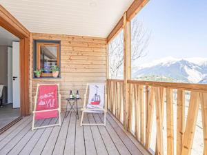 O vedere generală la munți sau o vedere la munte luată de la acest chalet
