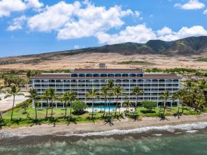an aerial view of a hotel on the beach at Lahaina Shores 512 · LS 512 Getaway Studio by the Beach Pool Hot in Lahaina