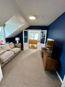 Et tv og/eller underholdning på La Vue - Boutique Waterfront Apartment, Akaroa