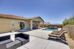 Πισίνα στο ή κοντά στο Casa Del Sol - Cozy Oasis in Desert Hot Springs!