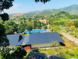 Πισίνα στο ή κοντά στο Phú Lâm Homestay