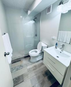 O baie la Beachfront Modern Apt -Direct Sand Access - Villa Sanfe +23 fotografii