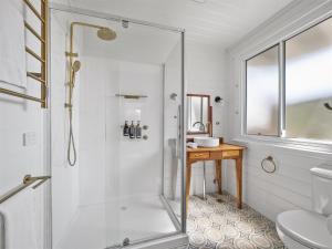 a bathroom with a shower with a sink and a toilet at Whitehouse Cottage - Margaret River in Margaret River Town