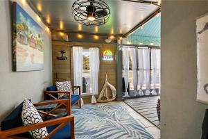 Χώρος καθιστικού στο Litchfield Country Club Golf Cottage