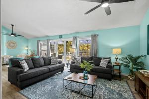 Χώρος καθιστικού στο Litchfield Country Club Golf Cottage