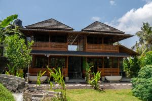 a house in the middle of a garden at Alam Bulangan Villa in Sukawati