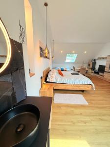 Ένα ή περισσότερα κρεβάτια σε δωμάτιο στο Maison d'hôtes en pleine nature avec chevaux