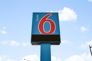 Motel 6-Brampton, ON - Toronto