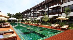 a hotel with a swimming pool in front of a building at Maryoo Samui Hotel in Chaweng