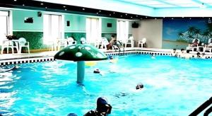 Bazén v ubytování Jincheng Pacific Hotel nebo v jeho okolí