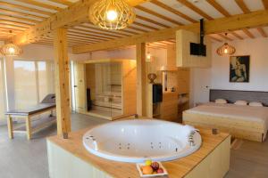 Posteľ alebo postele v izbe v ubytovaní Zagreb Camp Bungalows + 37 fotografií