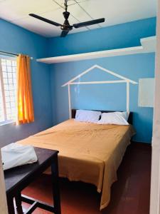 Ένα ή περισσότερα κρεβάτια σε δωμάτιο στο Houseofkerala +3 φωτογραφίες