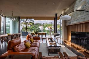 a living room with a couch and a fireplace at Là Yên Retreat in Ấp Ða Lợi